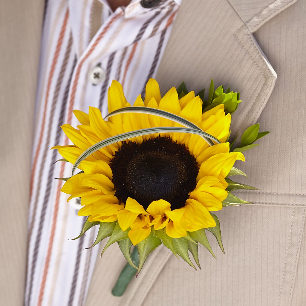 Free Spirit Boutonniere – Zapateria Y Floreria Hernandez, San Jose CA