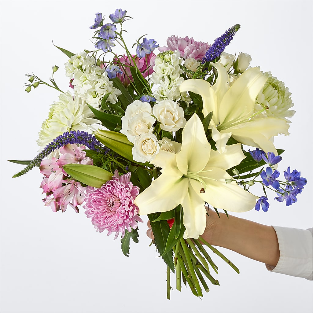 Winter Celebration Bouquet –  Zapateria Y Floreria Hernandez, San Jose CA