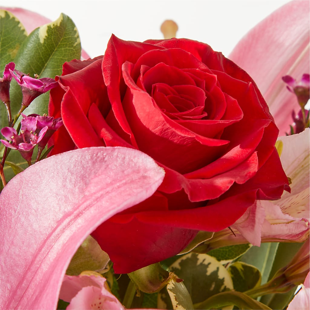 Lucky in Love Bouquet –  Zapateria Y Floreria Hernandez, San Jose CA