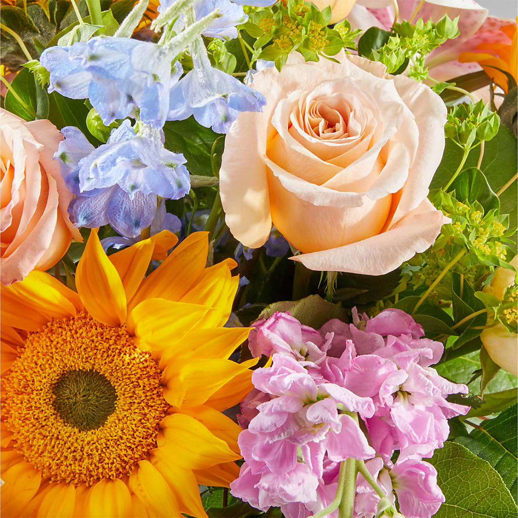 Dreamy Meadows Bouquet –  Zapateria Y Floreria Hernandez, San Jose CA