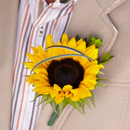 Free Spirit Boutonniere –  Zapateria Y Floreria Hernandez, San Jose CA